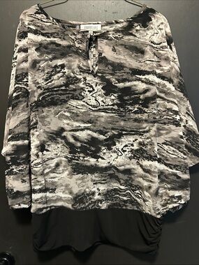 Jennifer Lopez Marble-Print Tunic Top in Black and Gray